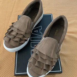 Mia Taupe Nova Suede Slip on  size 8.5